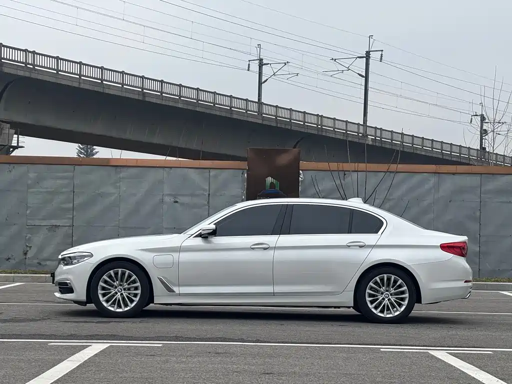 BMW 5 Series New Energy 2020 — фото 8