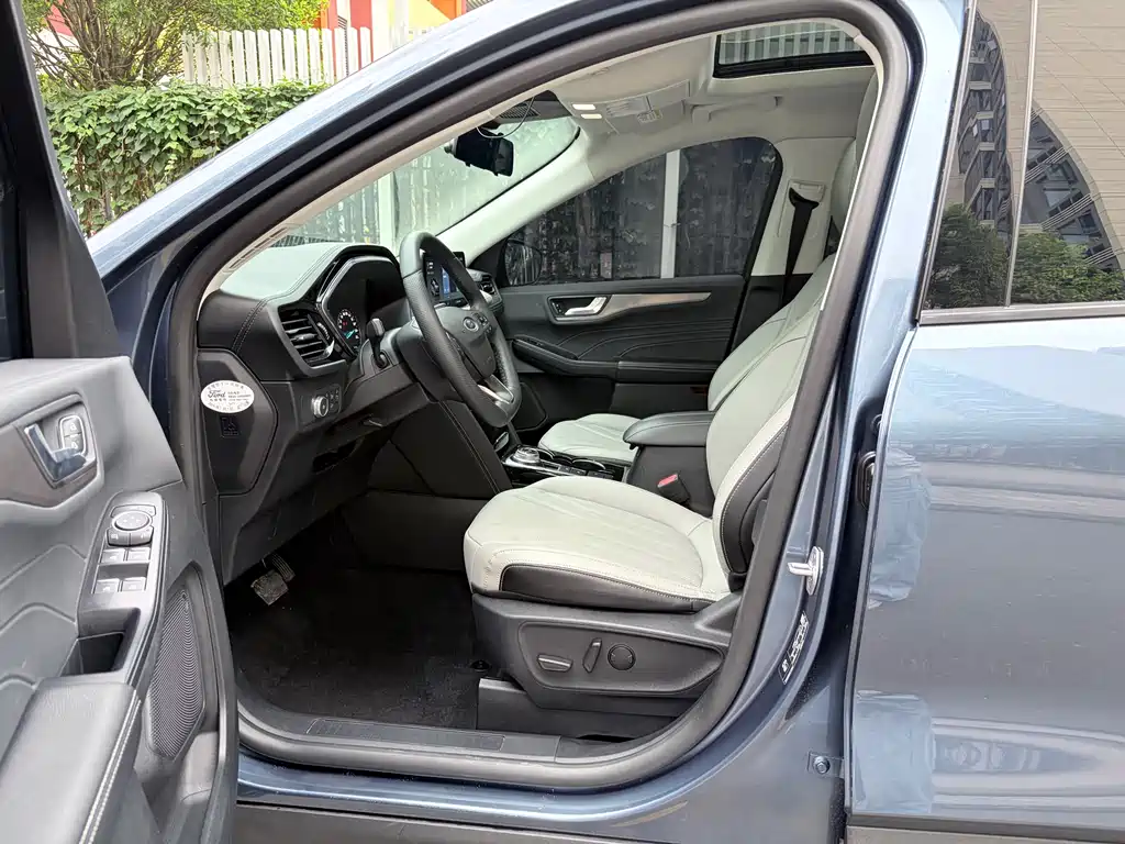 Ford Escape 2022 — фото 11