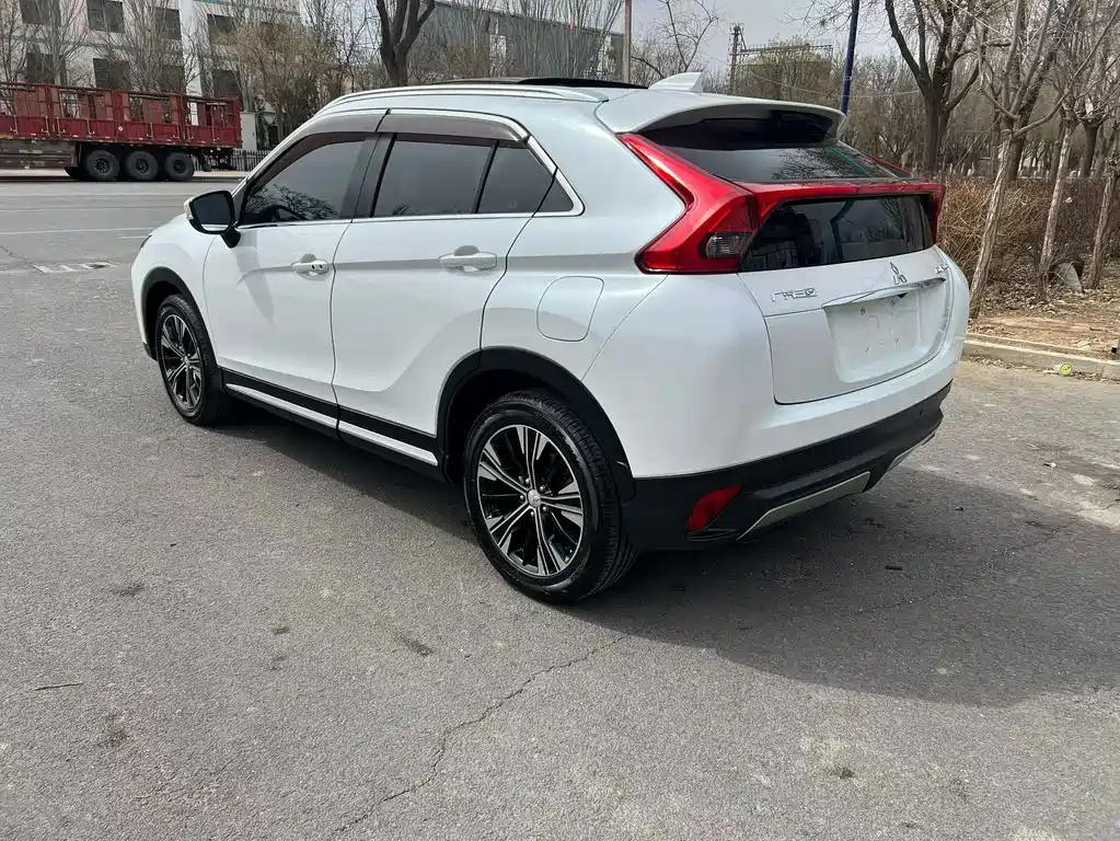 Mitsubishi Eclipse Cross 2019 — фото 4