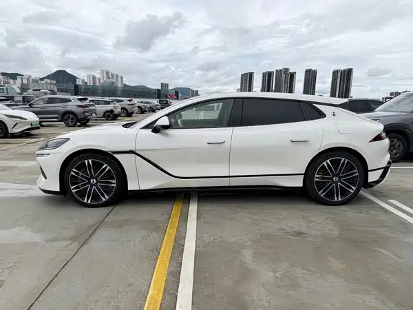 Denza Z9GT 2024