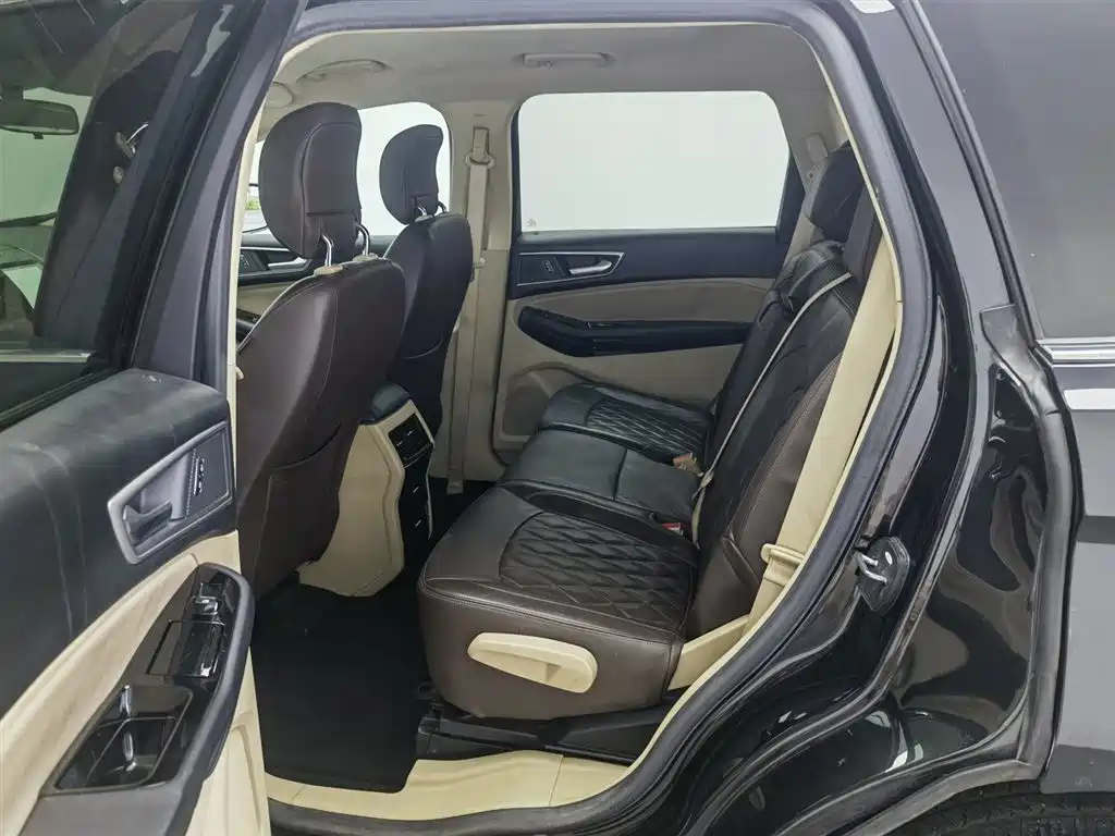 Ford Edge 2016 — фото 15