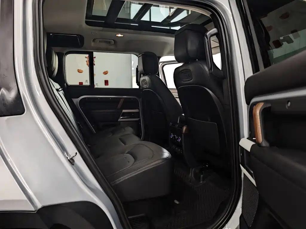 Land Rover Defender 2022 — фото 11