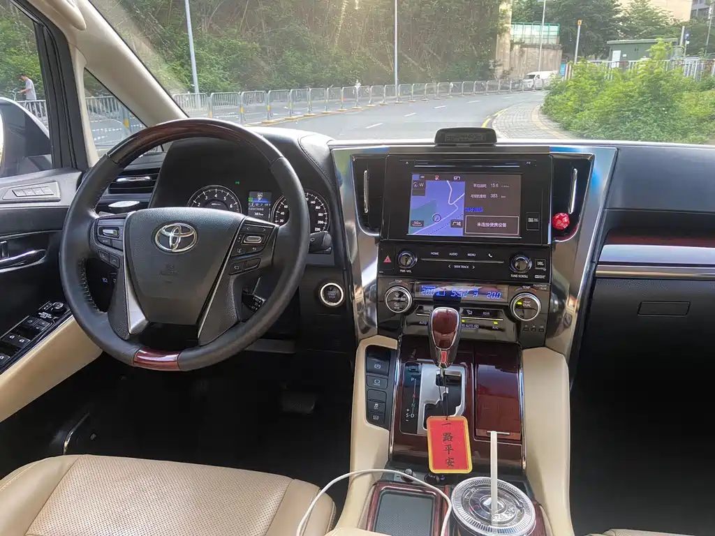 Toyota Alphard 2016 — фото 10
