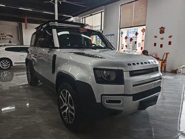 Land Rover Defender 2022