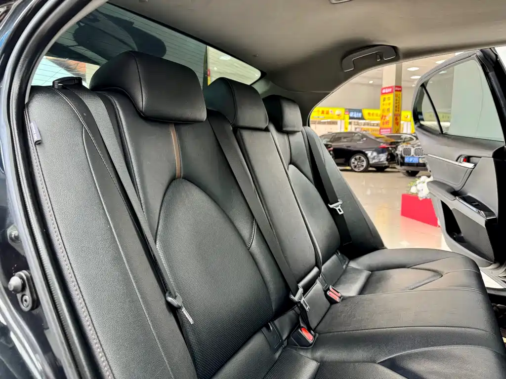 Toyota Camry 2023 — фото 12