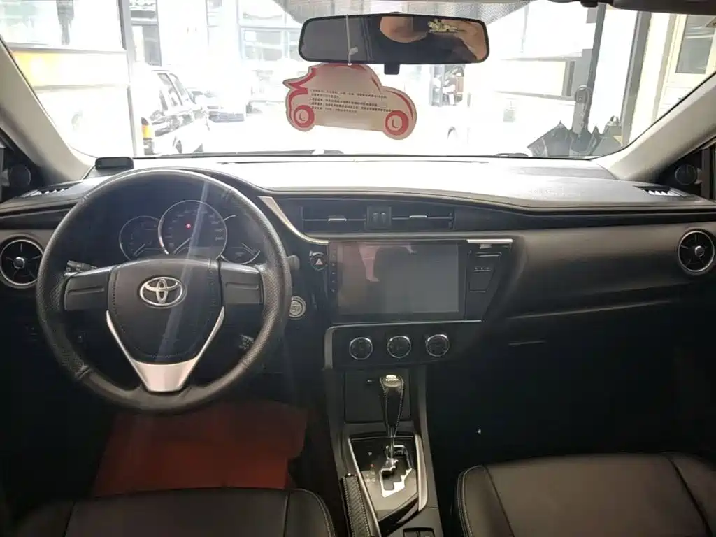 Toyota Corolla 2018 — фото 14