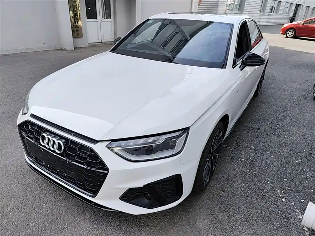 Audi A4L 2023 — фото 1