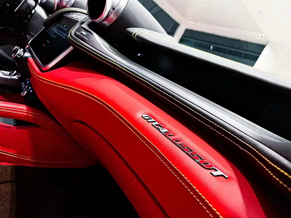 Ferrari GTC4Lusso 2018 — фото 13