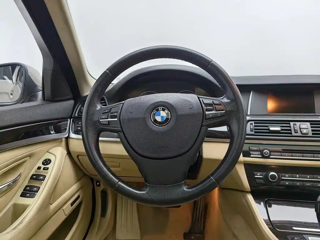 BMW 5 Series 2014 — фото 11