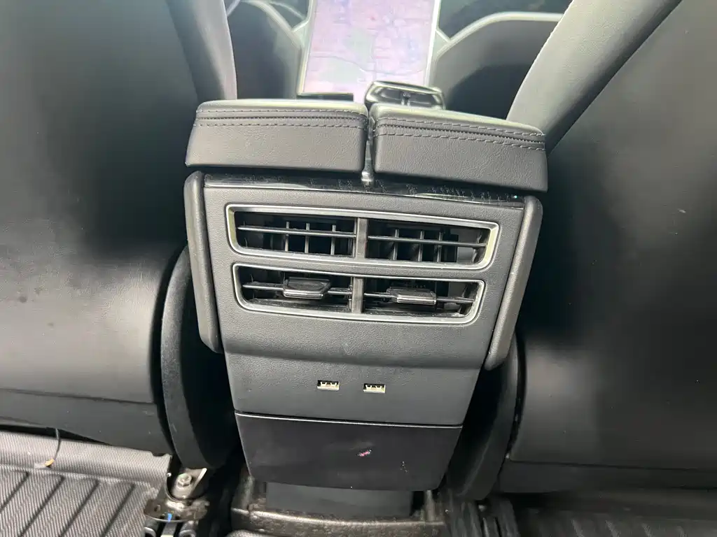 Tesla Model X 2018 — фото 23