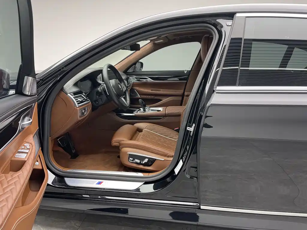 BMW 7 Series 2020 — фото 10