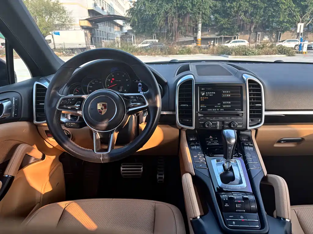 Porsche Cayenne 2016 — фото 16