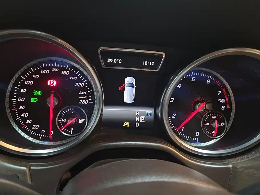 Mercedes-Benz GLE 2017 — фото 14
