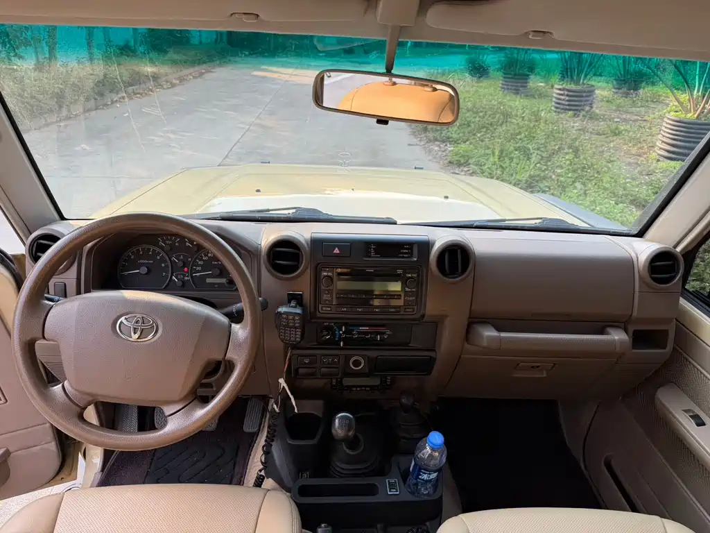 Toyota Land Cruiser 2015 — фото 9