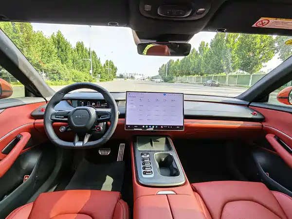 Xiaomi SU7 2025