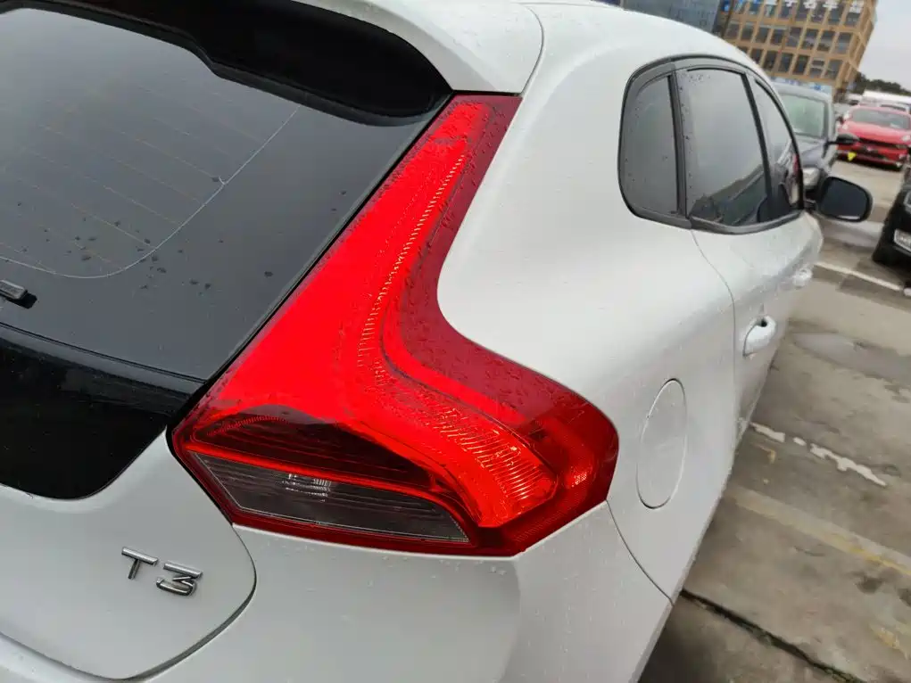 Volvo V40 2015 — фото 24