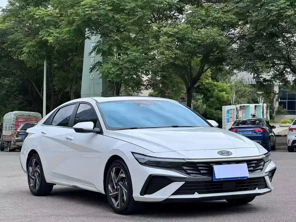 Hyundai Elantra 2024