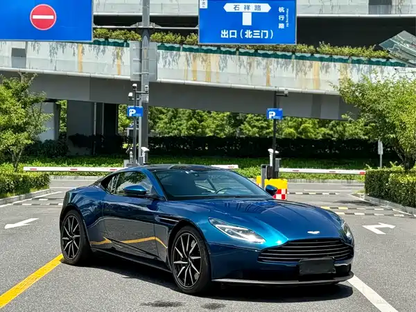 Aston Martin DB11 2020