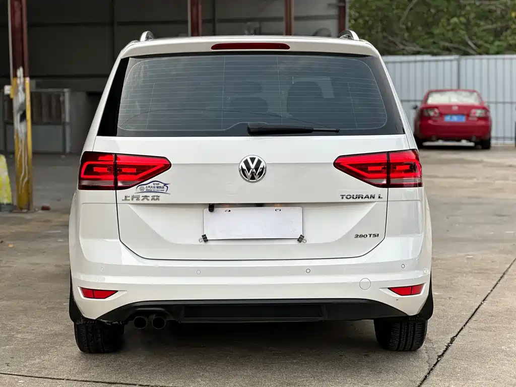 Volkswagen Touran 2017 — фото 14
