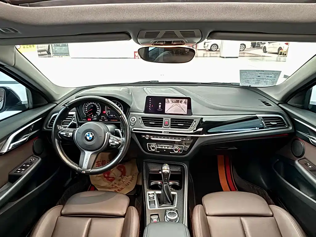 BMW 1 Series 2019 — фото 11