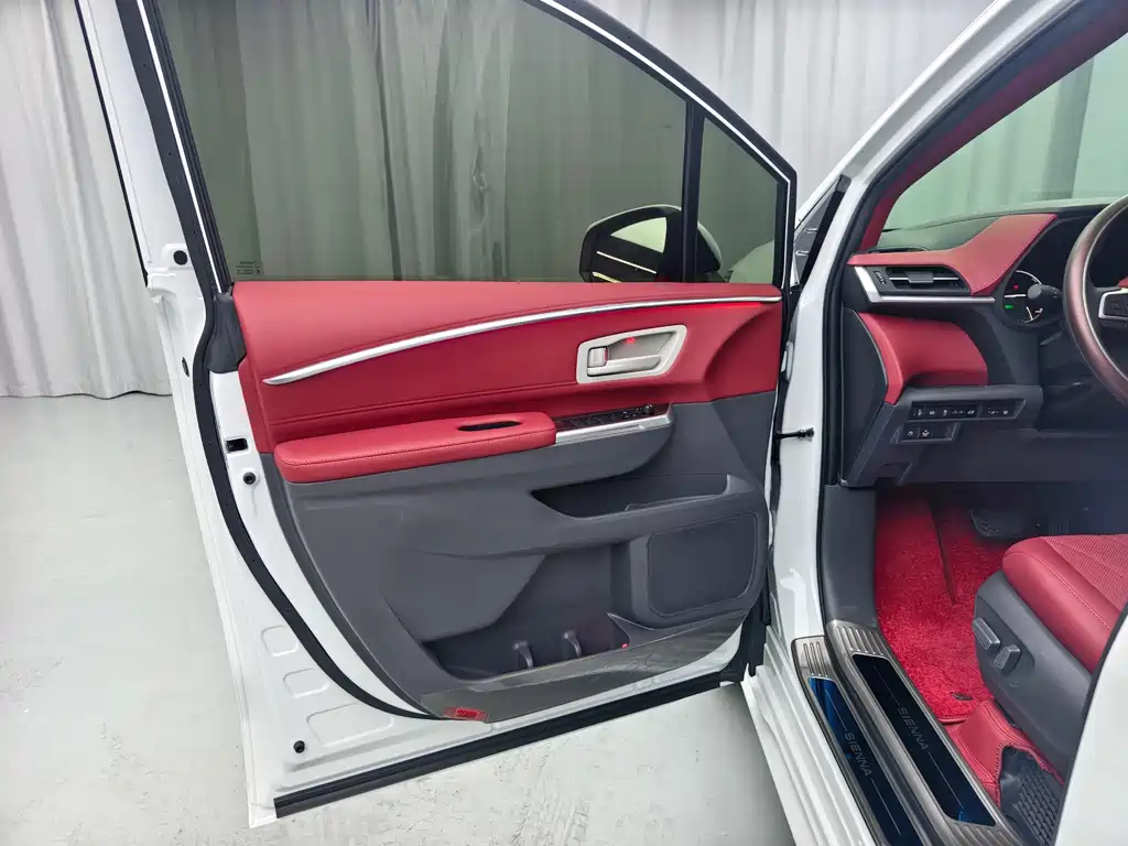 Toyota Sienna 2024