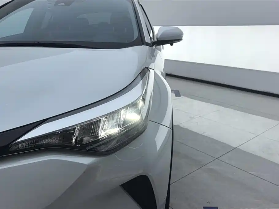 Toyota C-HR 2023 — фото 5