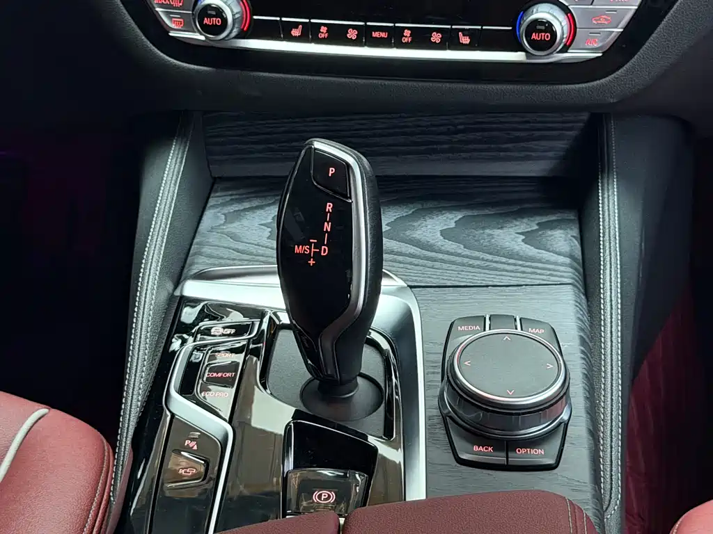 BMW 5 Series 2022 — фото 14