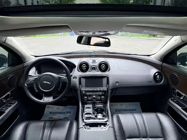 Jaguar XJ 2016
