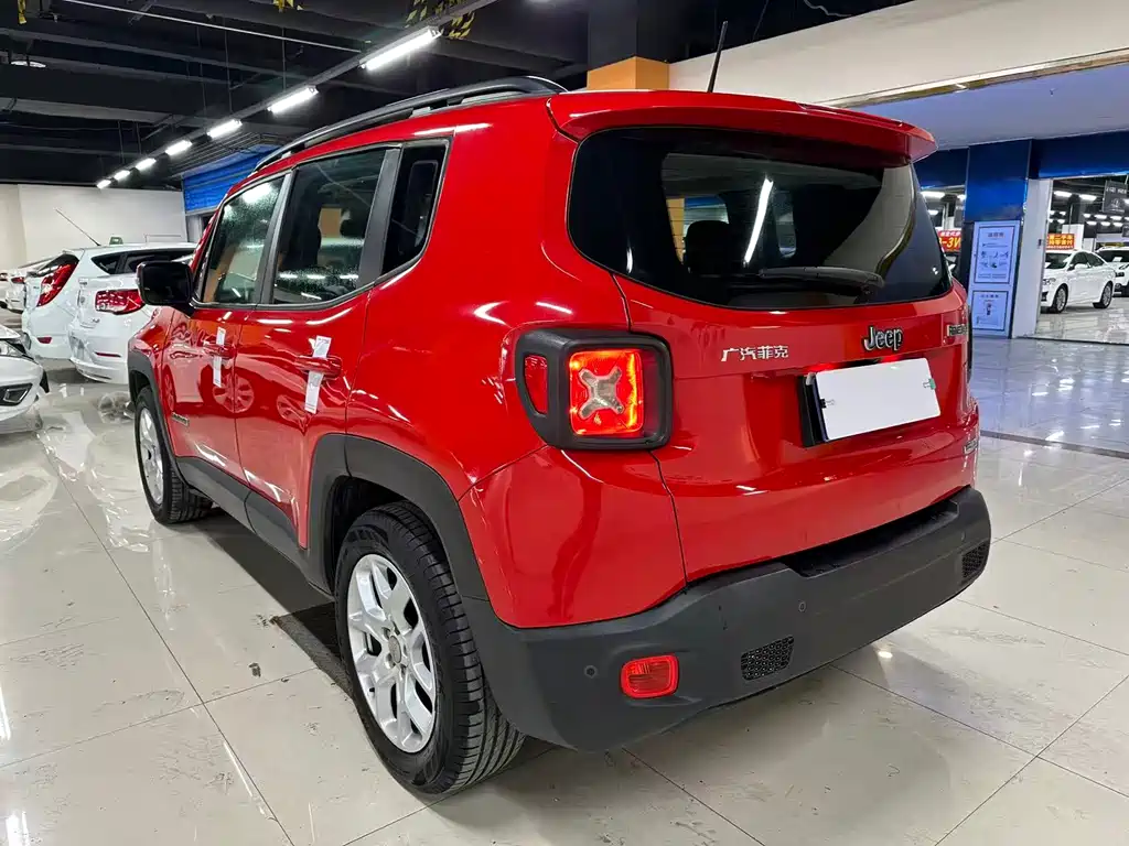 Jeep Renegade 2017 — фото 8
