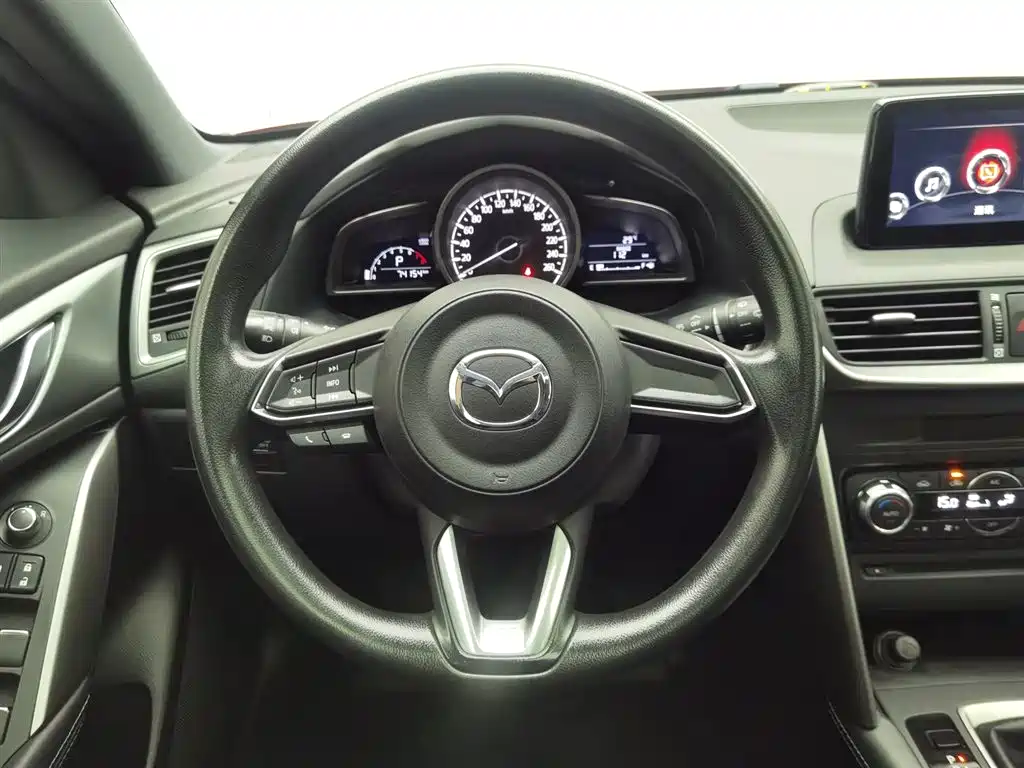 Mazda CX-4 2018 — фото 11