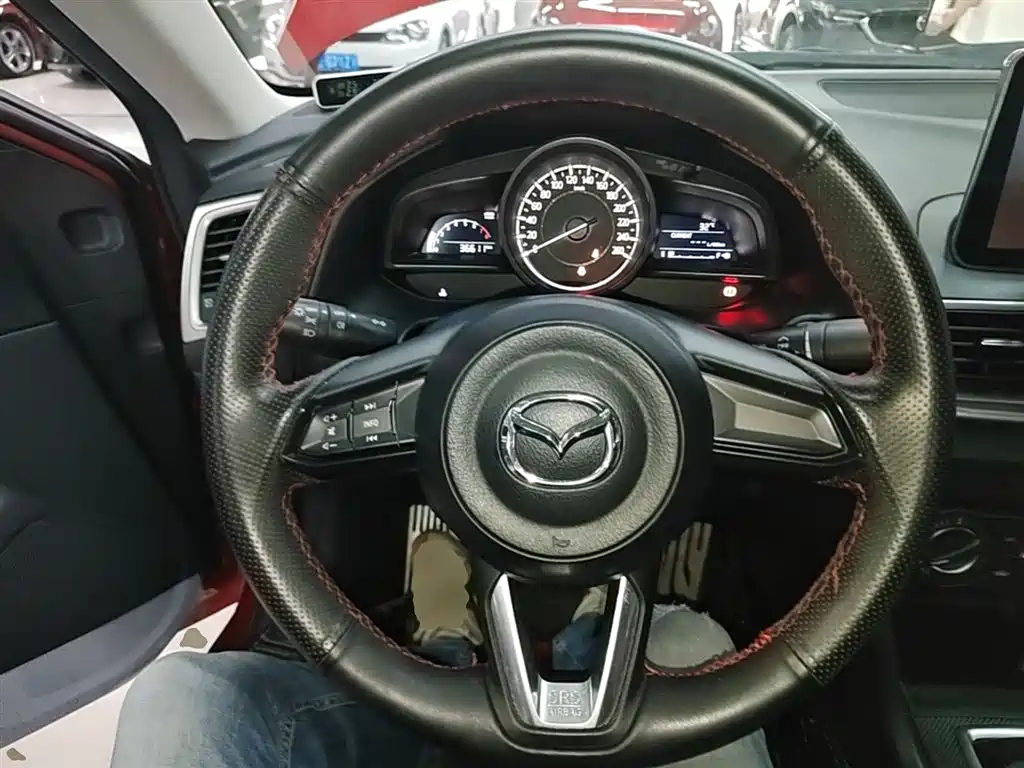 Mazda 3 Axela 2019 — фото 11