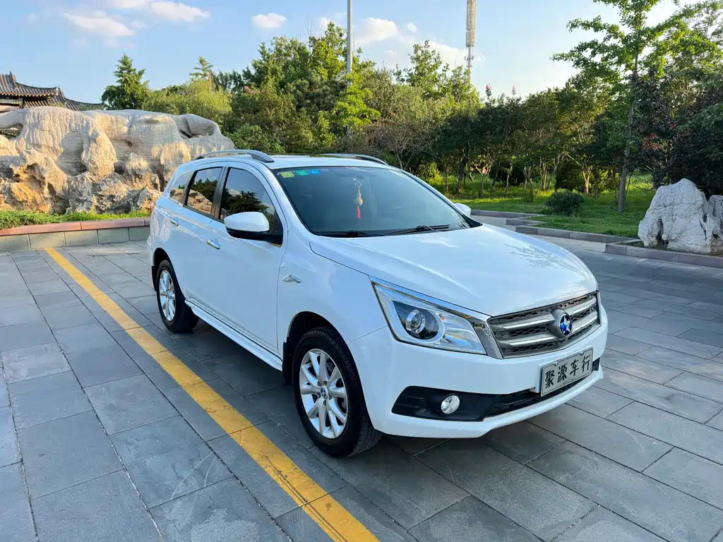 Venucia T70 2015