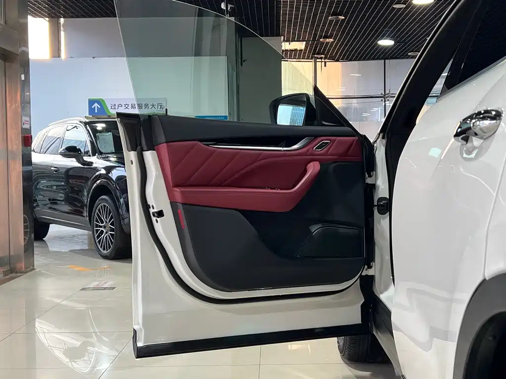 Maserati Levante 2020 — фото 11
