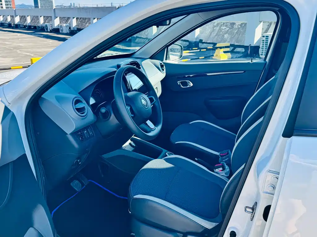 Renault Eno 2020 — фото 9