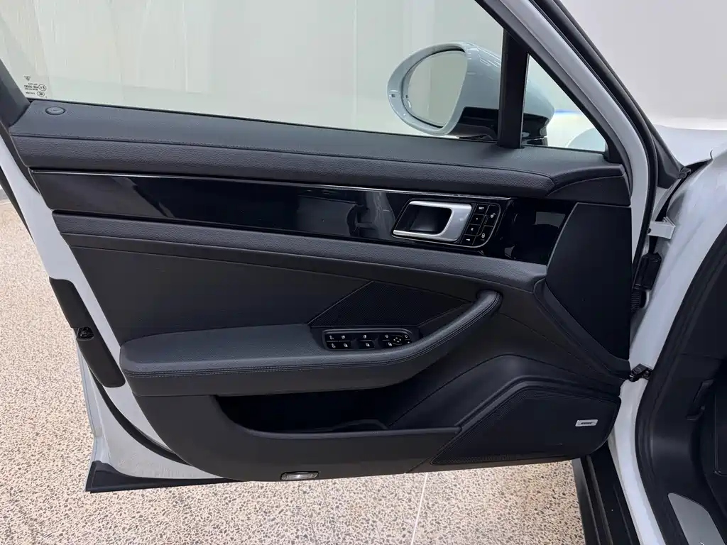 Porsche Panamera 2018 — фото 18