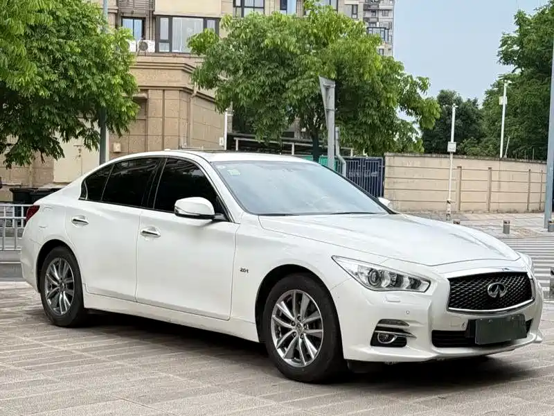 Infiniti Q50 2015
