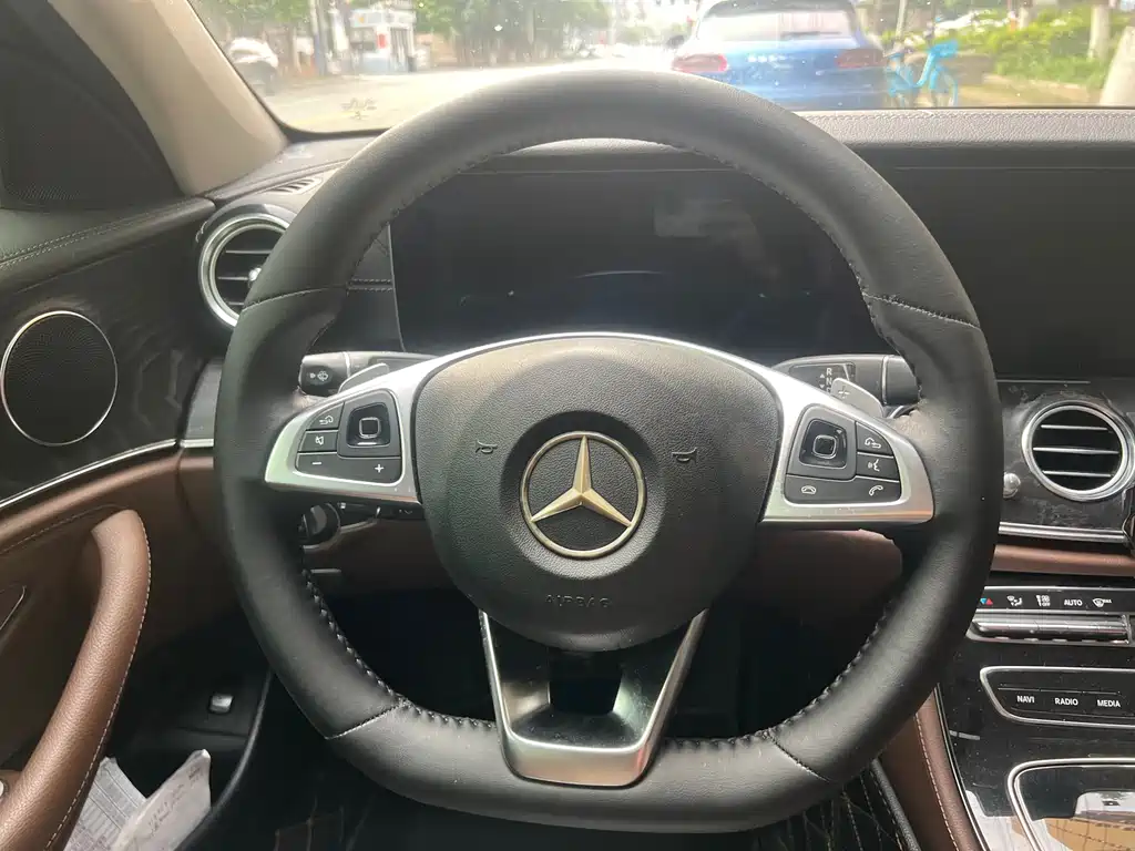 Mercedes-Benz E-Class 2017 — фото 25
