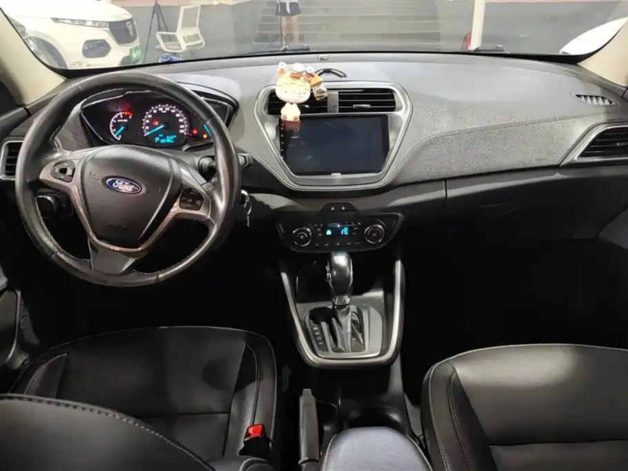 Ford Escort 2016 — фото 12
