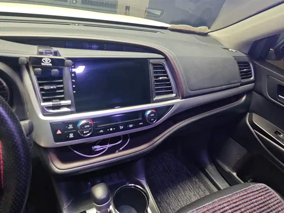 Toyota Highlander 2018 — фото 13