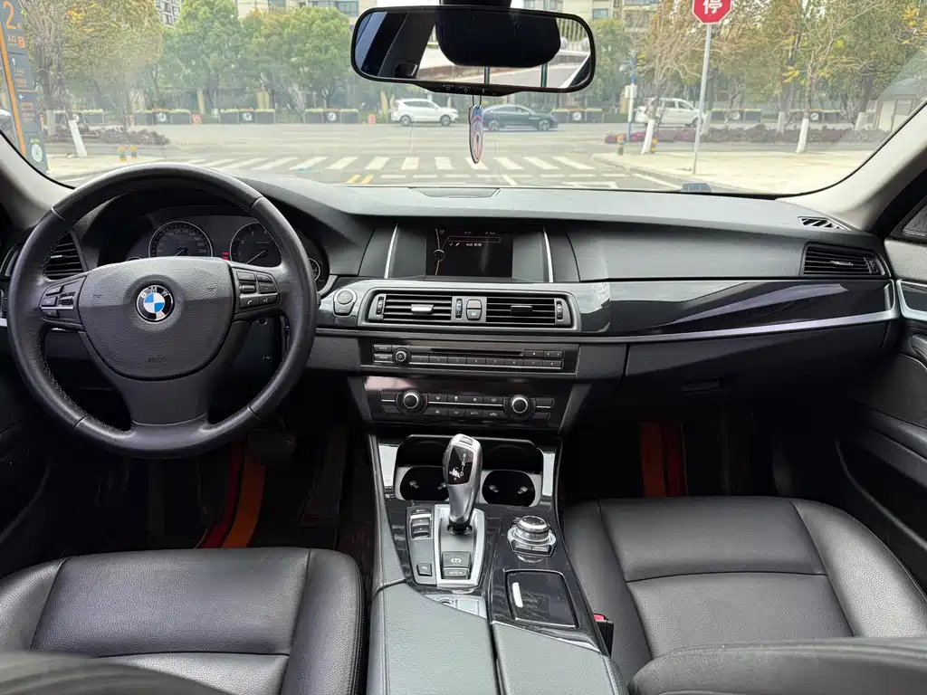 BMW 5 Series 2014 — фото 17