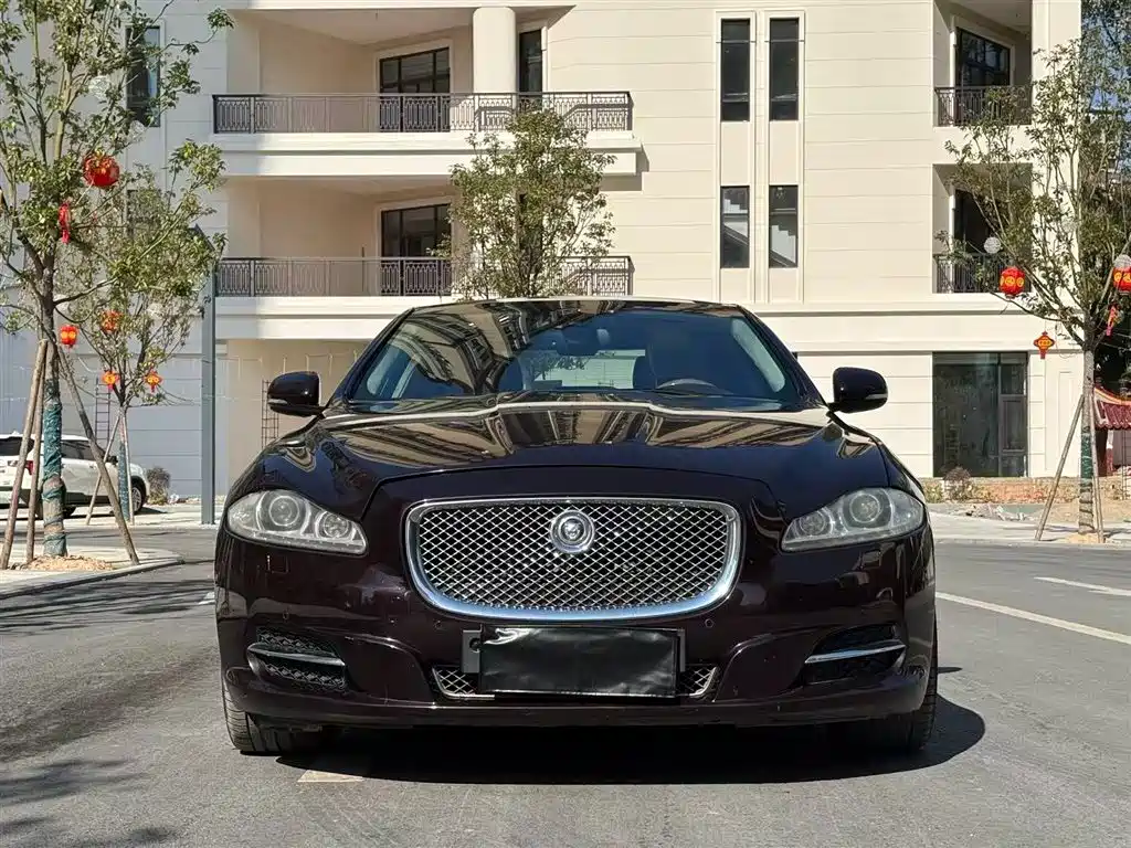 Jaguar XJ 2010 — фото 2