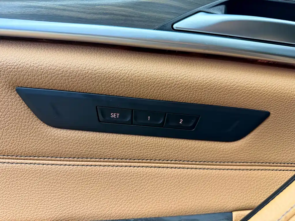 BMW 5 Series 2017 — фото 19