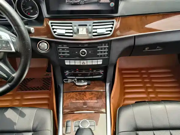 Mercedes-Benz E-Class 2015