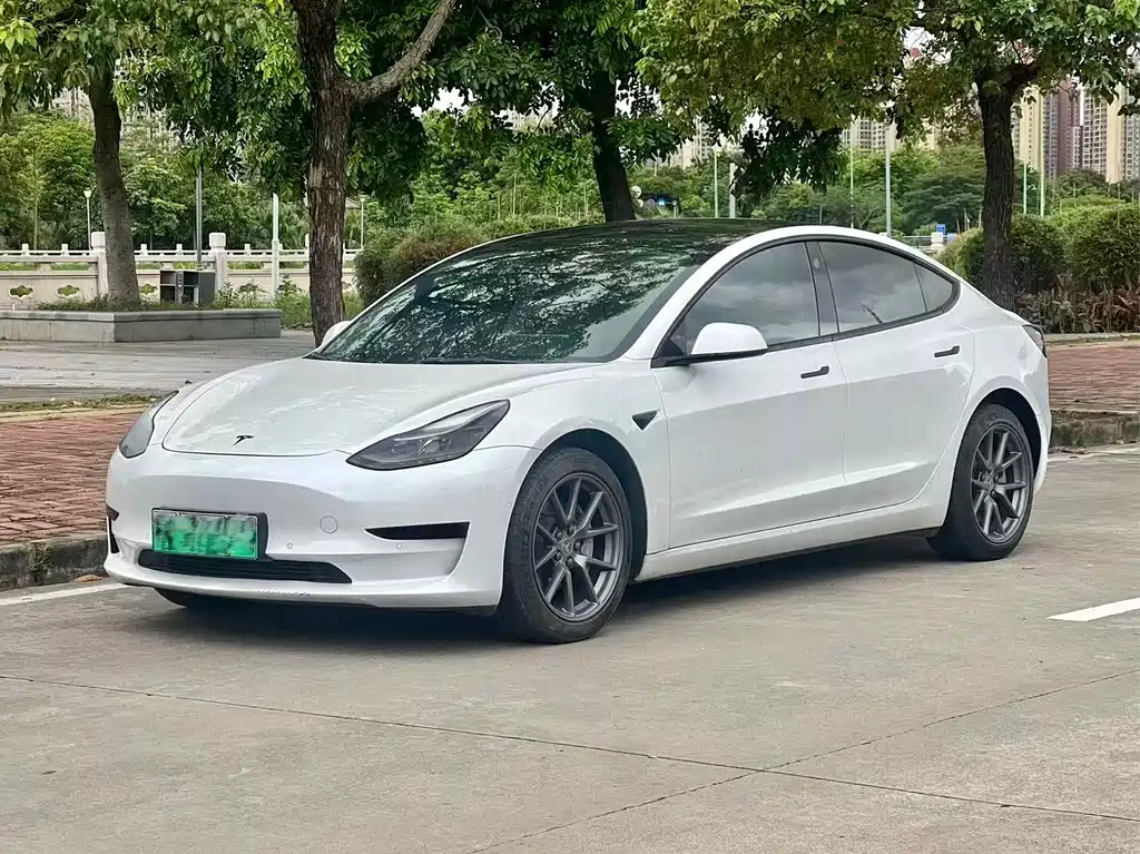 Tesla Model 3 2022 — фото 1