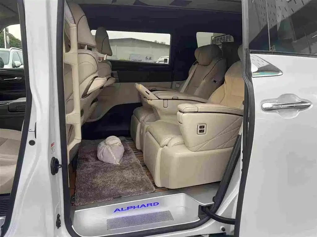 Toyota Alphard 2024 — фото 4