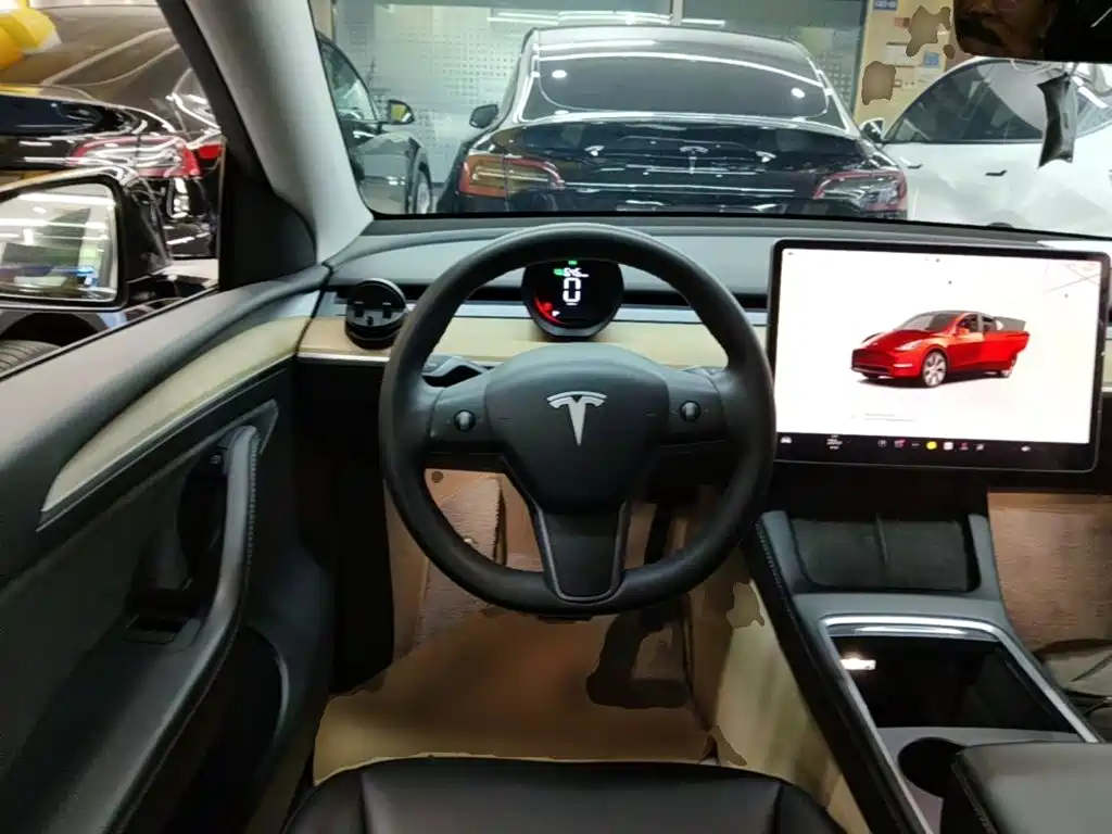 Tesla Model Y 2022 — фото 11