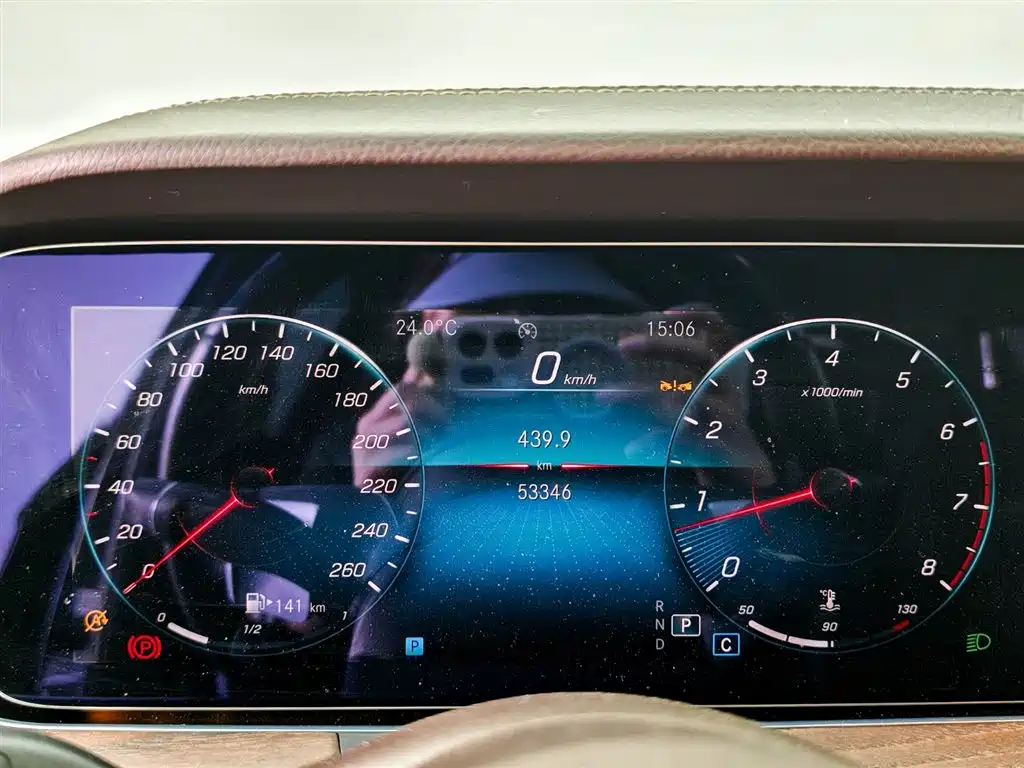 Mercedes-Benz E-Class 2023 — фото 11