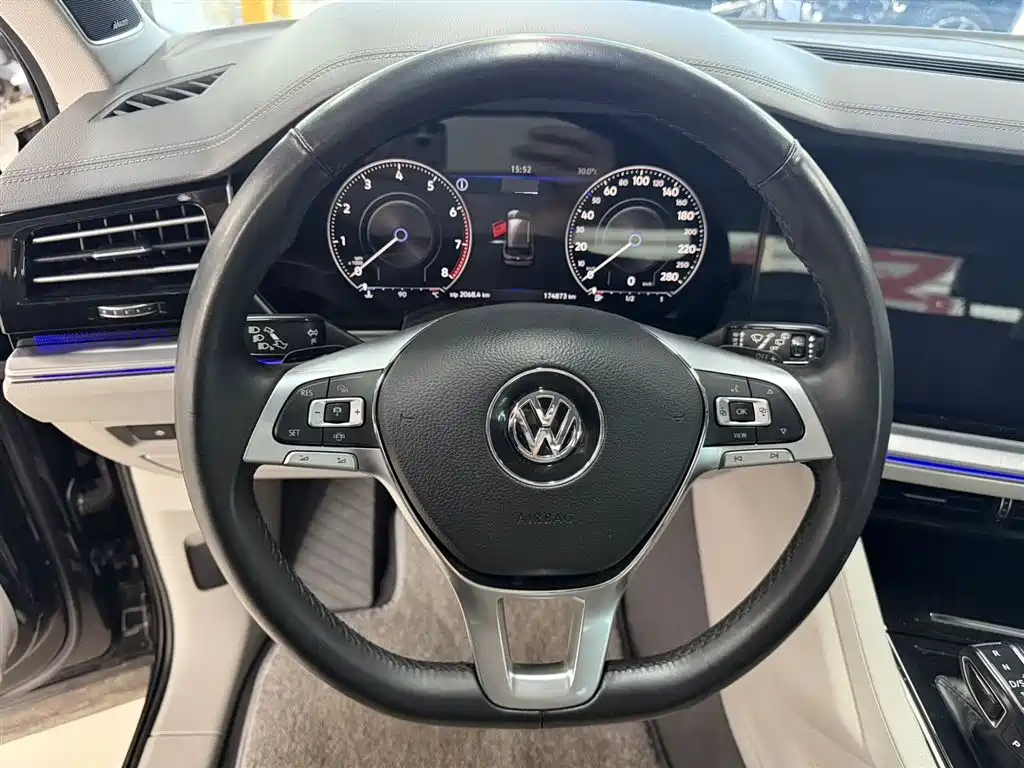 Volkswagen Touareg 2019 — фото 14
