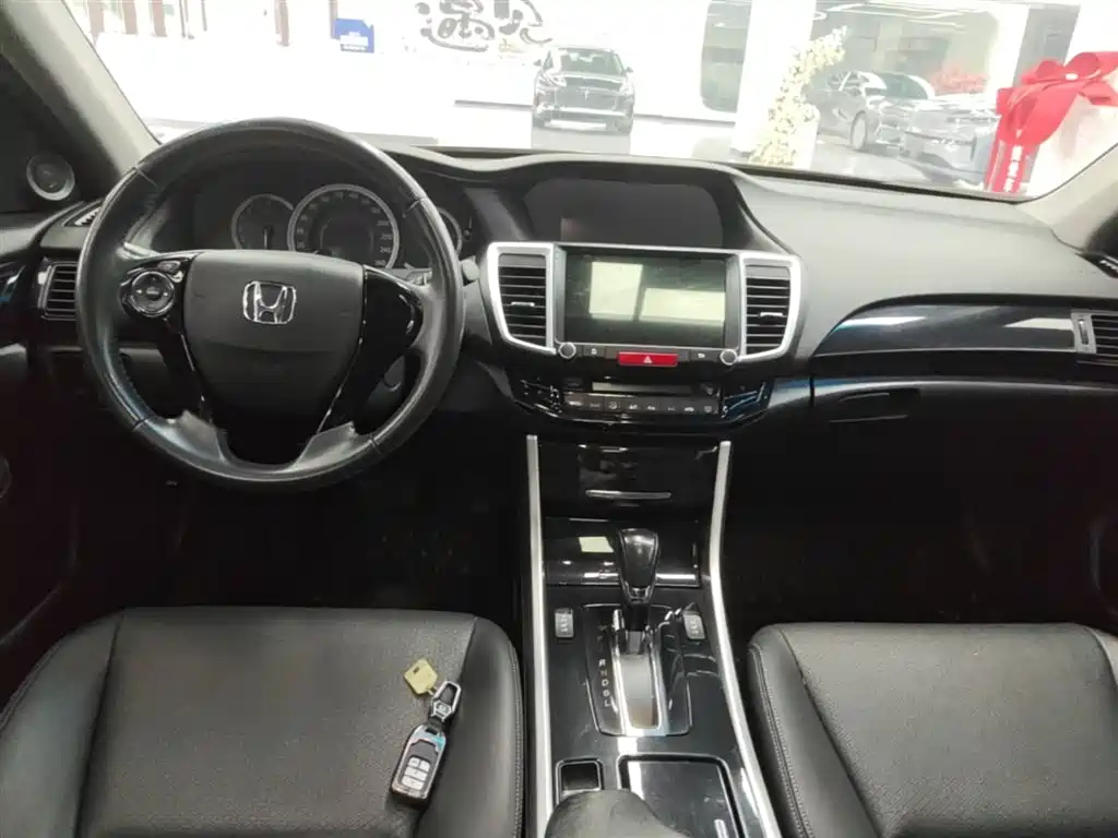 Honda Accord 2017 — фото 10