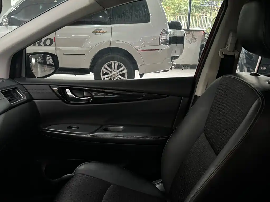 Nissan Tiida 2018 — фото 10
